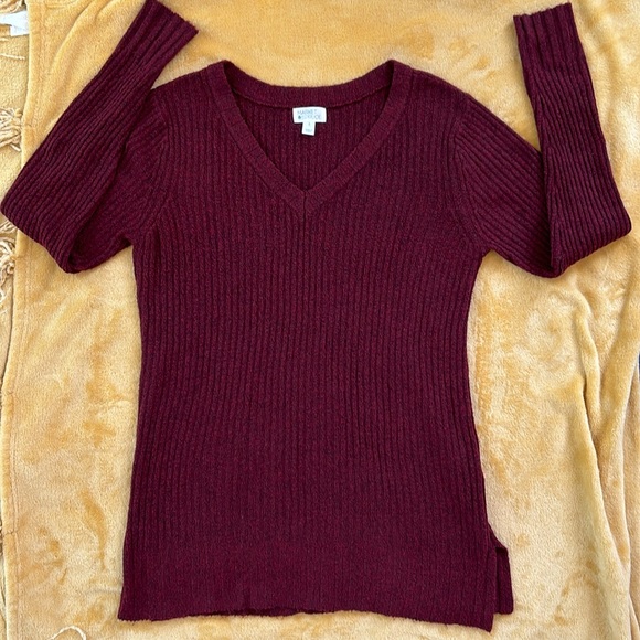 Market & Spruce burgundy V-neck sweater size Small - Picture 1 of 5
